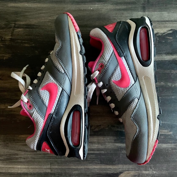 nike hot pink womens sneakers